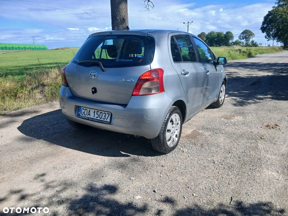 Toyota Yaris 1.3 Sol - 2
