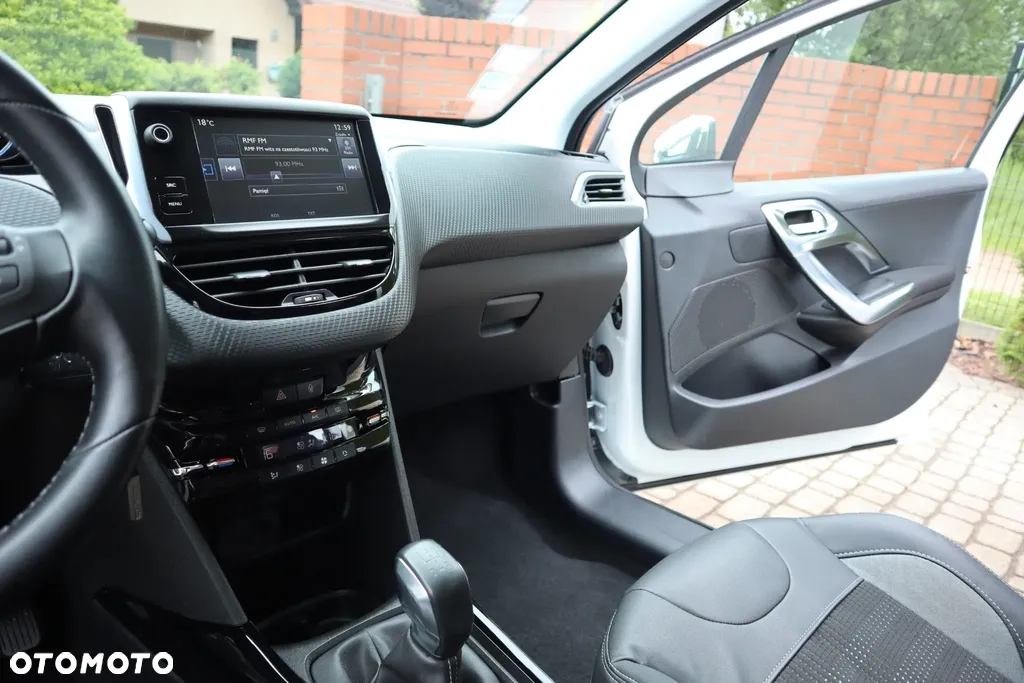 Peugeot 2008 1.2 Pure Tech Allure S&S - 18