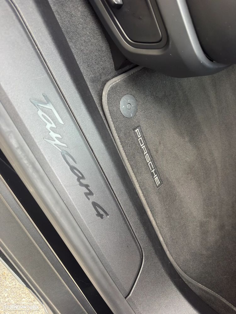 Porsche Taycan Cross Turismo 4 - 34