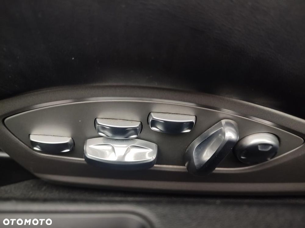 Porsche 911 Carrera 4 PDK - 23