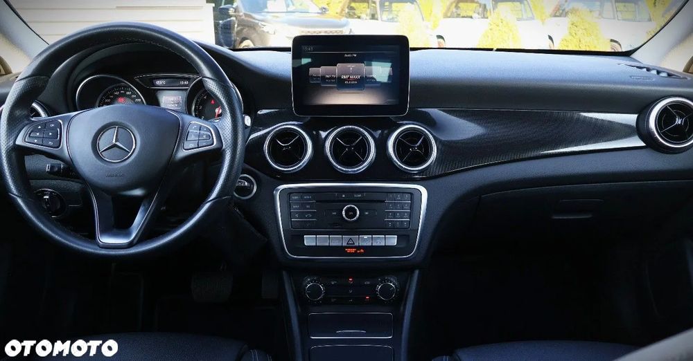 Mercedes-Benz CLA 180 7G-DCT Peak Edition - 9