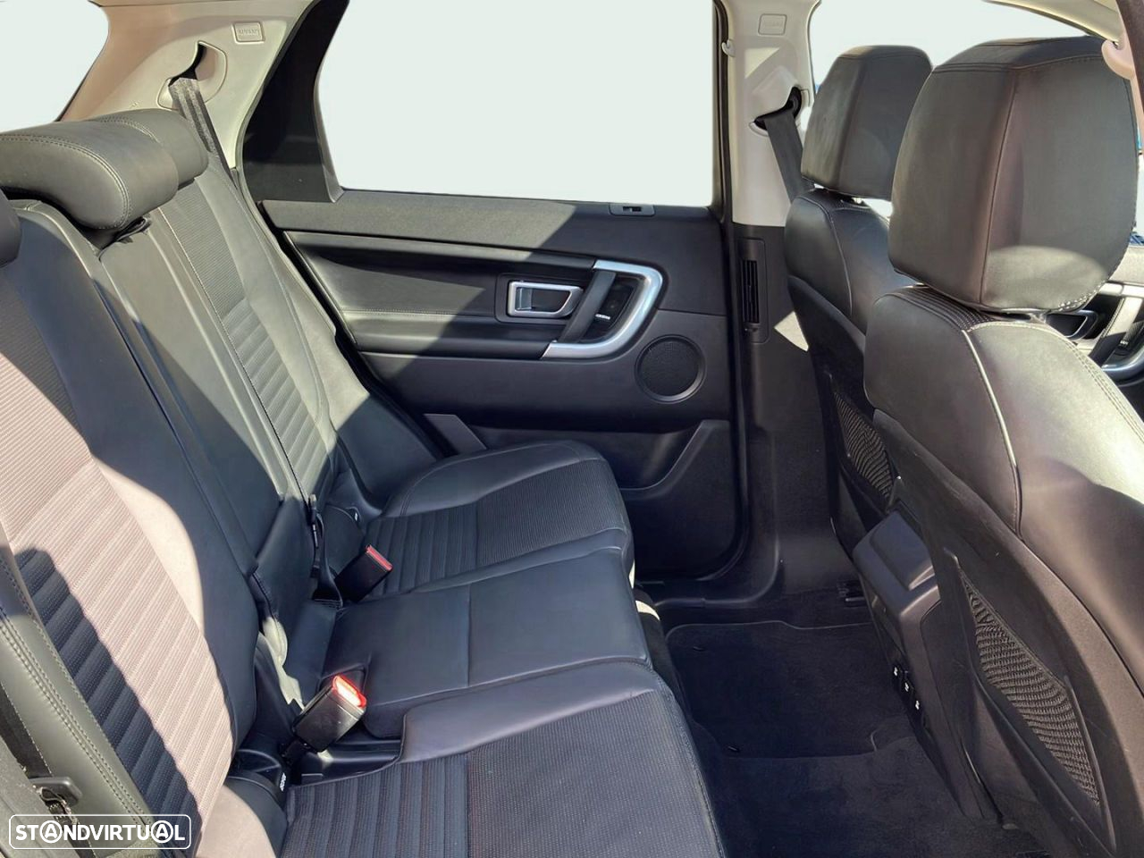 Land Rover Discovery Sport 2.0 eD4 HSE - 19