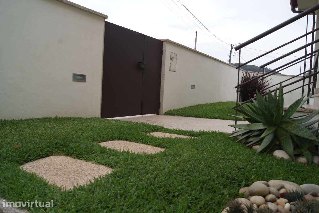 Moradia Individual T3 _ Jardim, Zona Churrasqueira e poço_Cabreiros - Grande imagem: 5/58