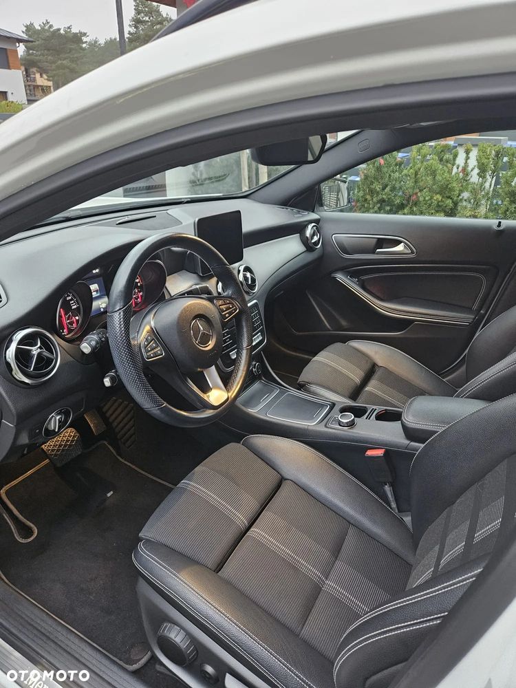 Mercedes-Benz GLA 200 7G-DCT AMG Line - 10