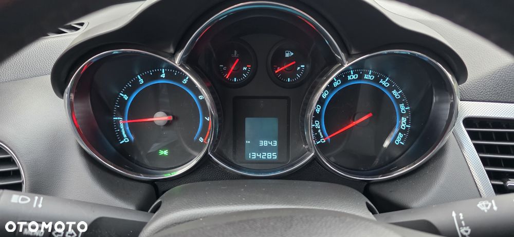 Chevrolet Cruze 1.8 LT+ - 29