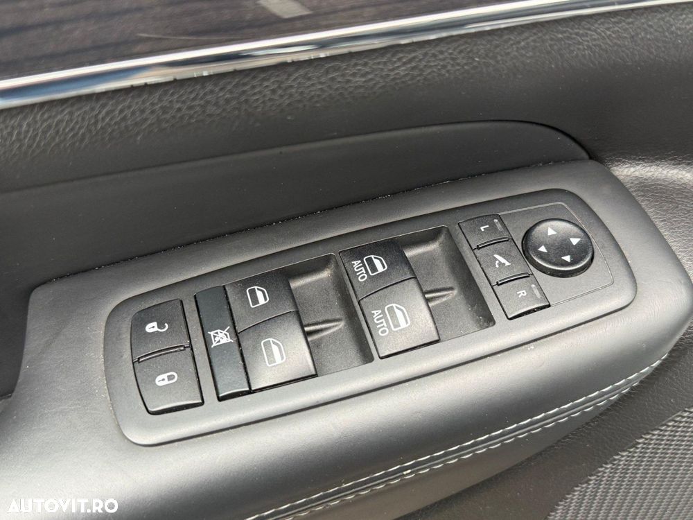 Jeep Grand Cherokee - 31