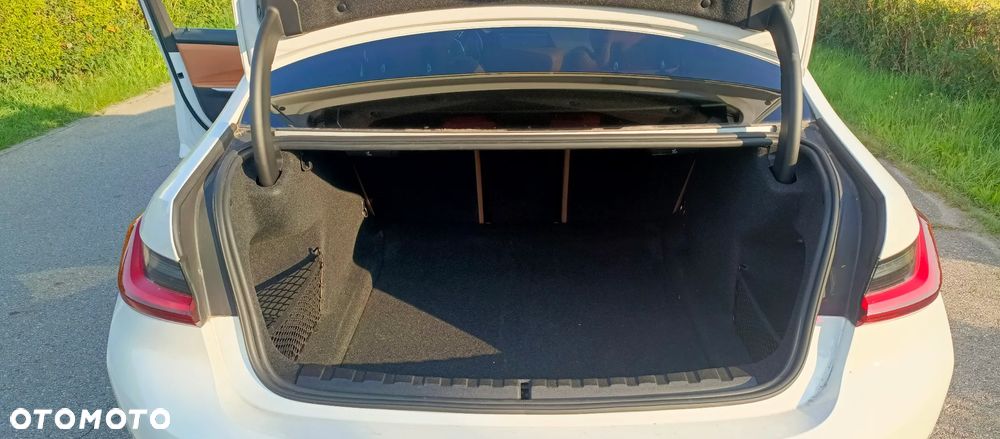 BMW Seria 3 320d Luxury Line sport - 23