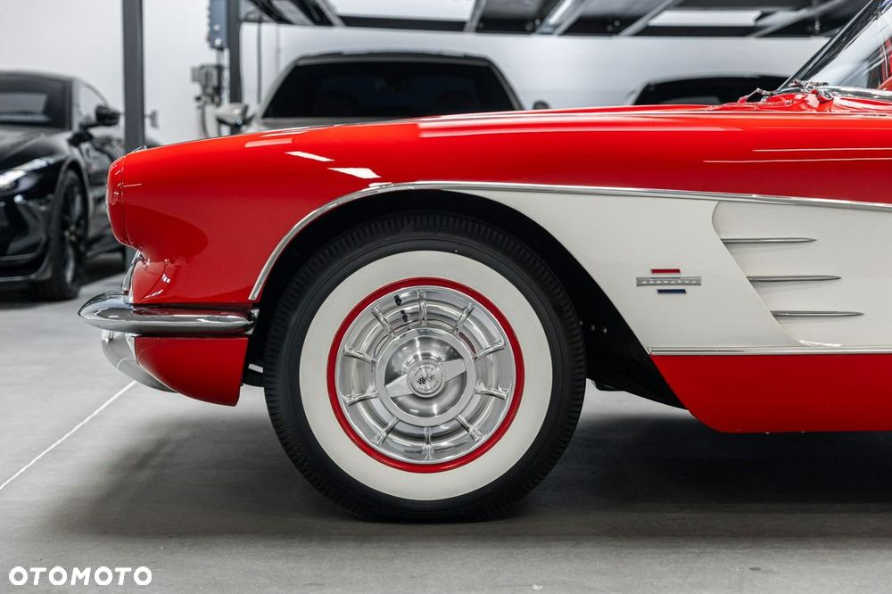 Chevrolet Corvette - 17