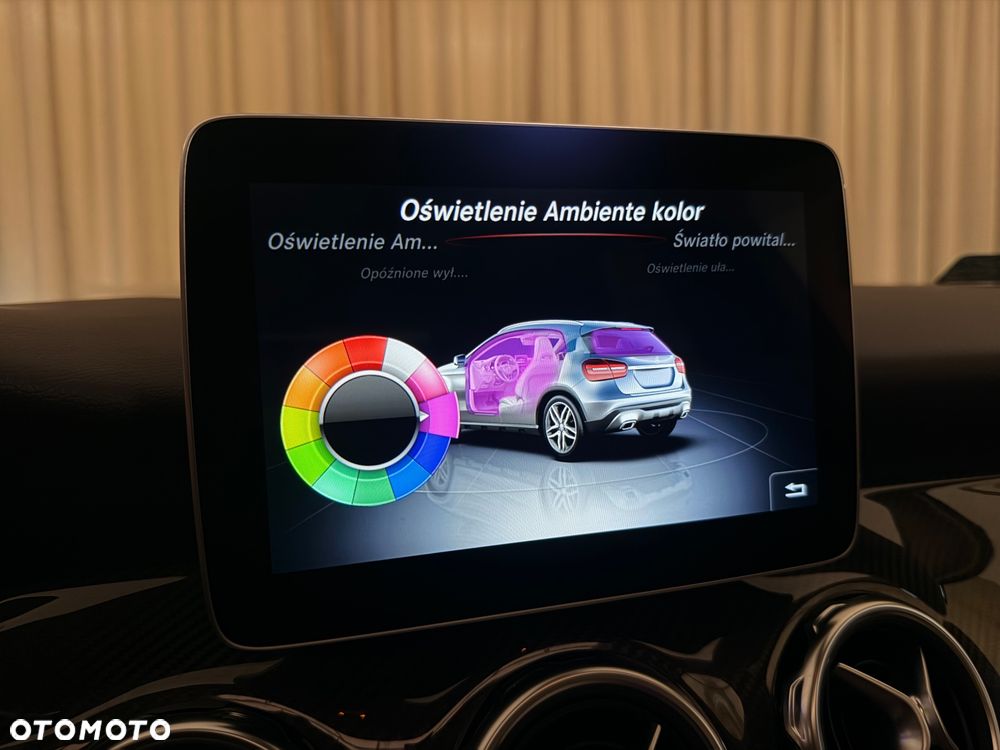 Mercedes-Benz GLA 200 7G-DCT - 16
