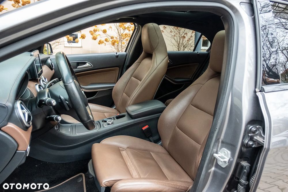 Mercedes-Benz Klasa A 180 7G-DCT Urban - 14