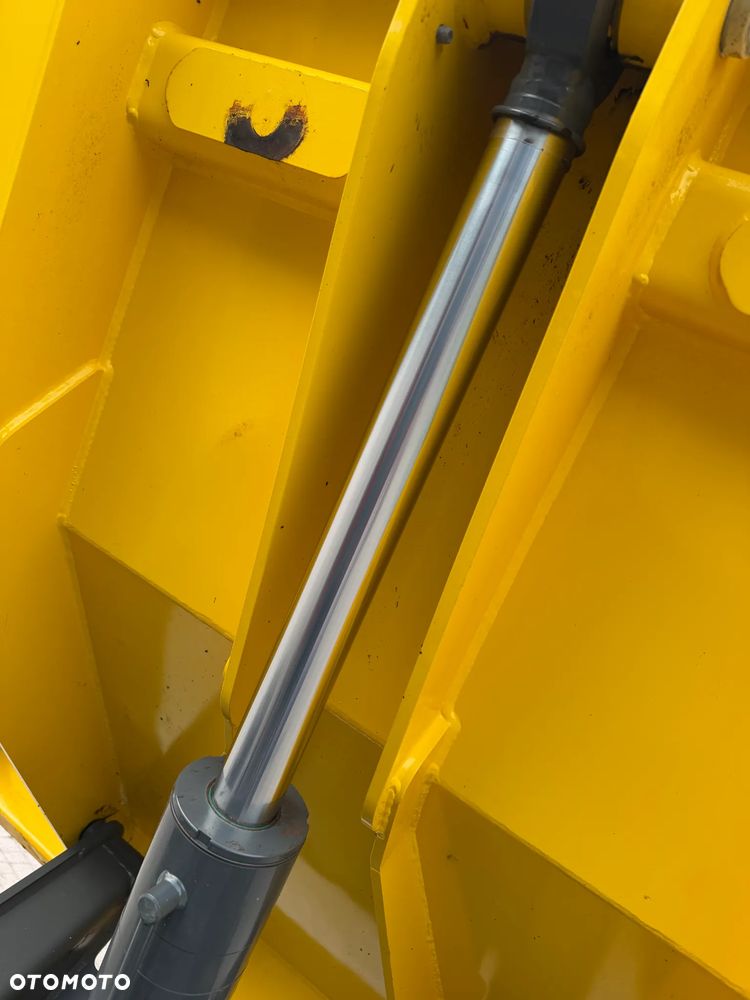 Wacker Neuson DW60 Wozidło Obrotowe 4x4. 6 ton ładowność z Pełną kabiną. OBROTOWA koleba 1350 mtg. 2021 rok. Jak nowe z salonu PERKINS turbo silnik. Pochodzi z Norweskiego Gospodarstwa Ziemniaczanego! Pełne sterowanie dżojstik REWERS HYDROSTATIC Ogrzewana Kabina Opony zero zużycia. Aktualna DEKRA. Kamery wysokiej jakośći! Zero luzów i wycieków. Szybka wolna jazda. Wielka Okazja. Ośswietlenie Rozbudowane. Hak kulka - 20