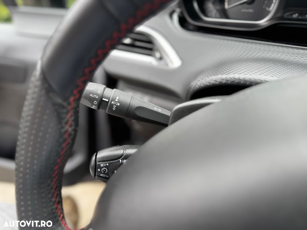Peugeot 2008 1.2 PureTech Turbo S&S GT-Line - 13