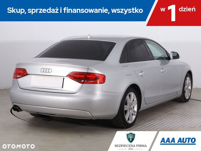 Audi A4 Limousine - 7