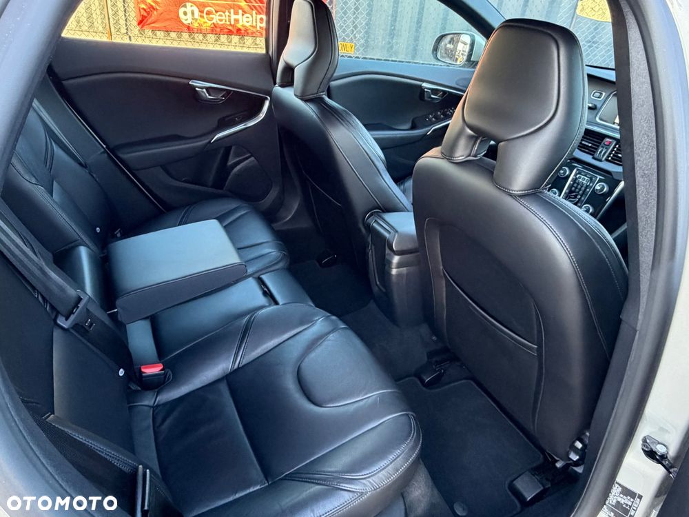 Volvo V40 D3 Momentum - 10