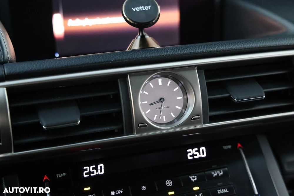 Lexus Seria IS 300h Aut. Executive - 30