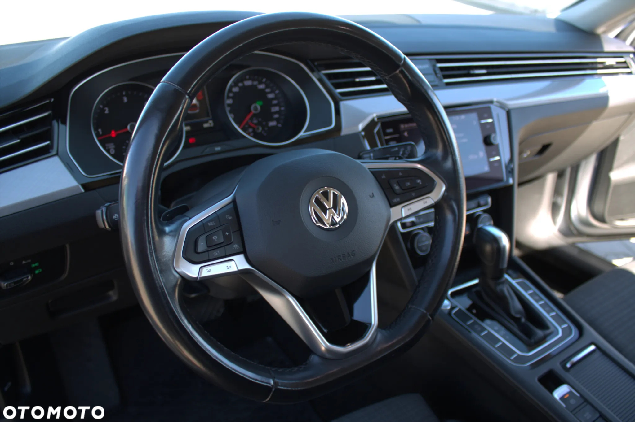 Volkswagen Passat Variant 2.0 TDI SCR DSG Business - 27