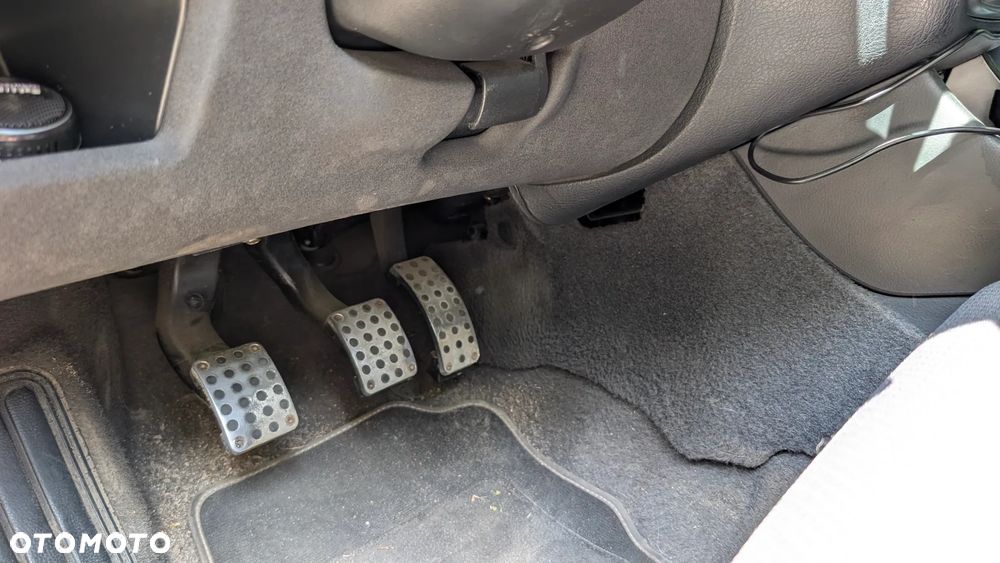 Alfa Romeo 147 1.9 JTD 16V Q2 - 12
