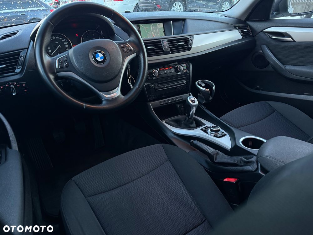 BMW X1 sDrive18d xLine - 33