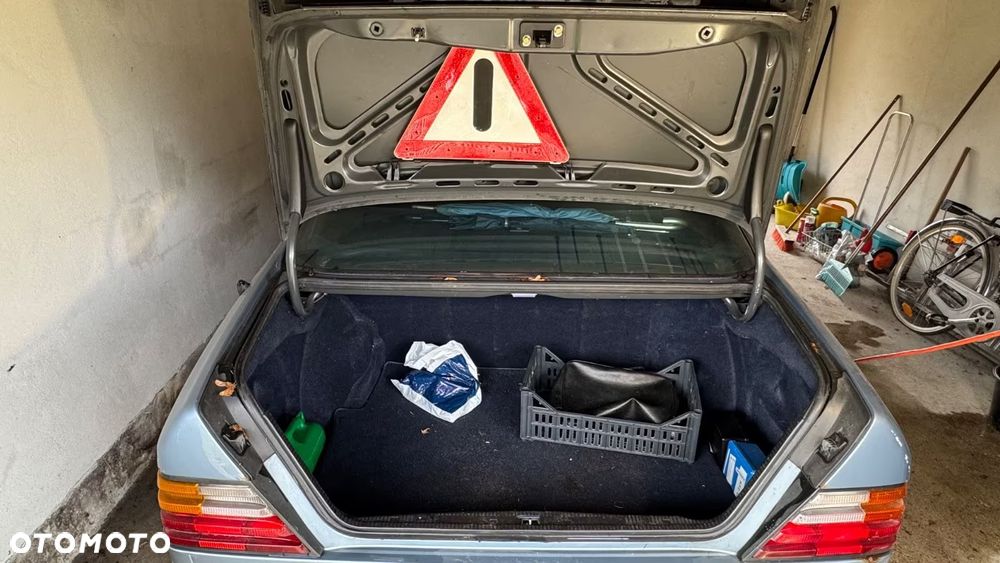 Mercedes-Benz W124 (1984-1993) - 30