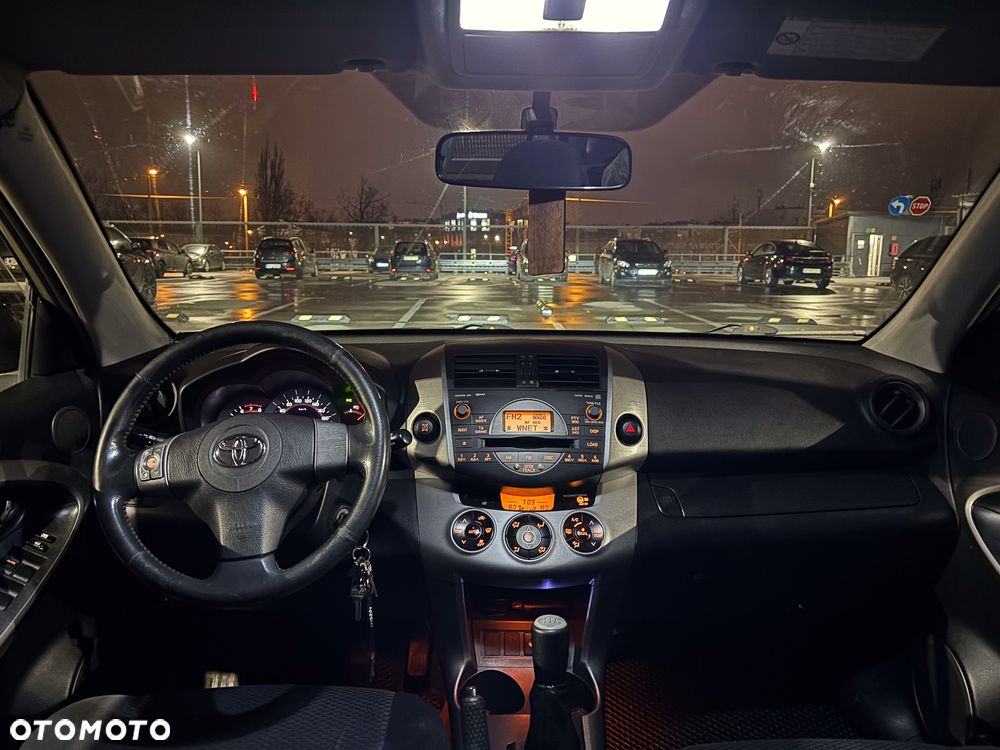 Toyota RAV4 2.0 VVT-i Sol - 9