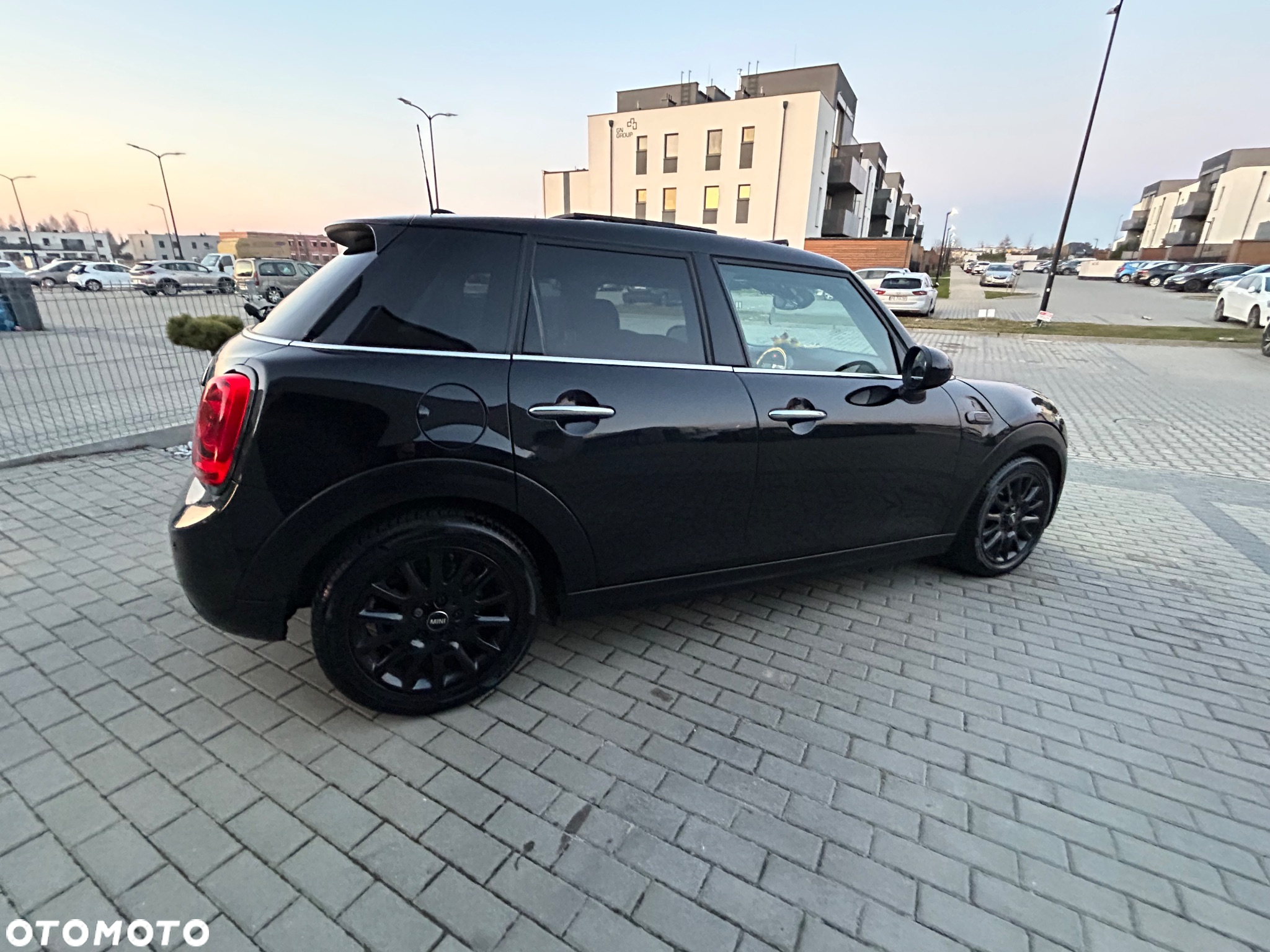 MINI Cooper Essential Trim - 2