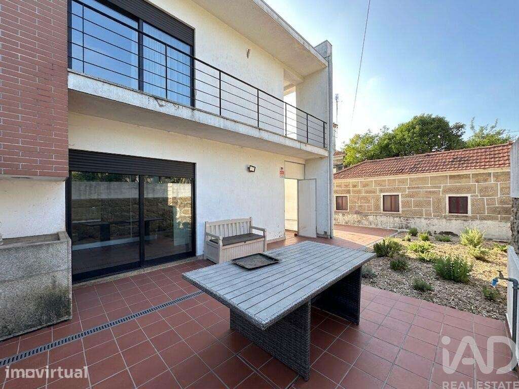 Moradia em gaveto T3 em Riba de Ave de 181,4 m2 - Grande imagem: 2/37