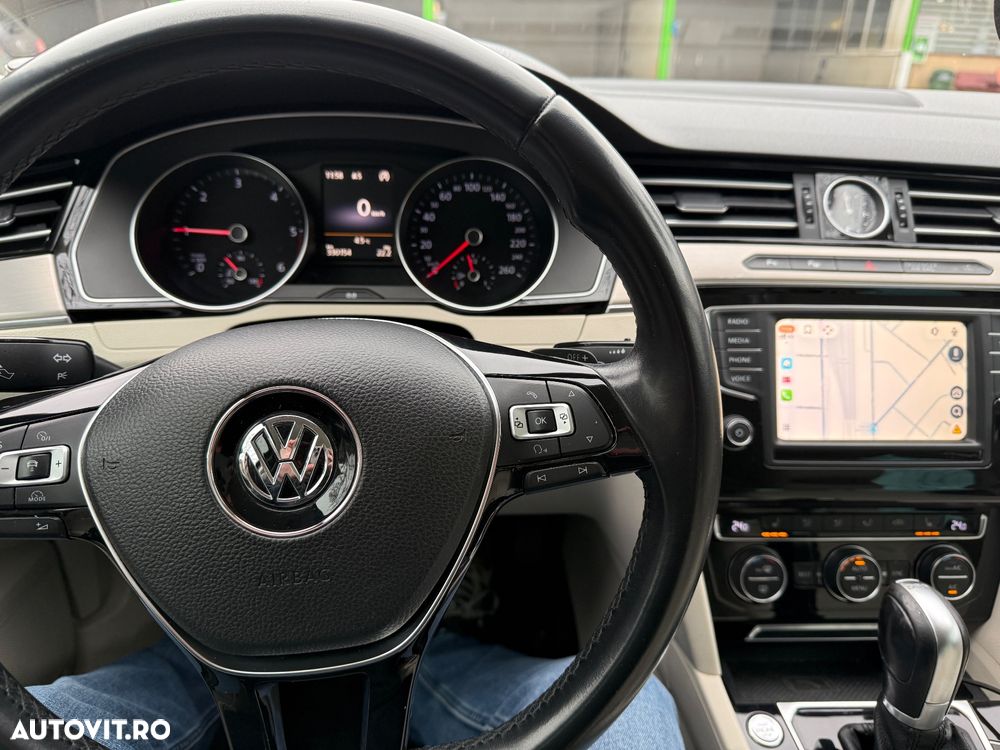 Volkswagen Passat Variant 2.0 TDI SCR DSG BlueMotion Highline - 9