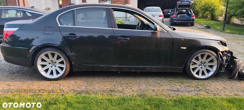BMW Seria 5 550i - 16