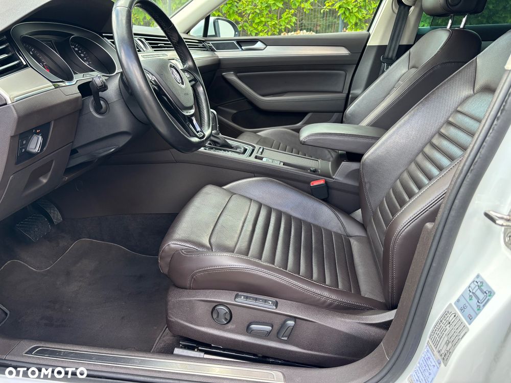 Volkswagen Passat 2.0 TDI Bi-Turbo BMT 4Mot Highline DSG - 9