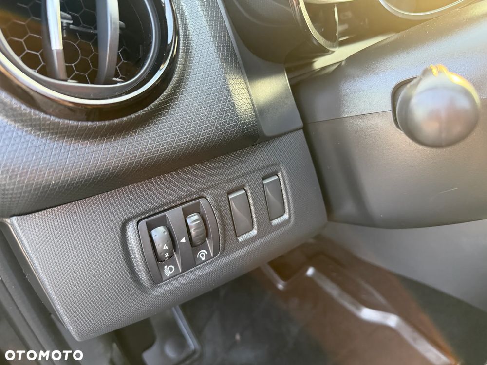 Renault Clio 1.2 16V 75 Life - 10