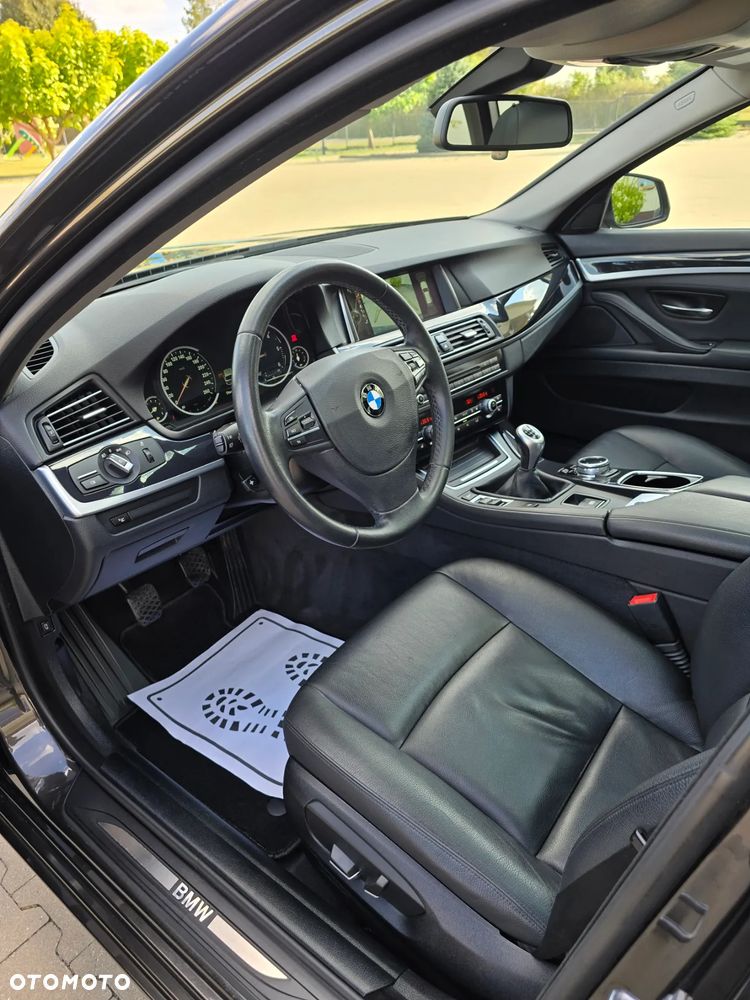 BMW Seria 5 520d Touring Luxury Line - 23