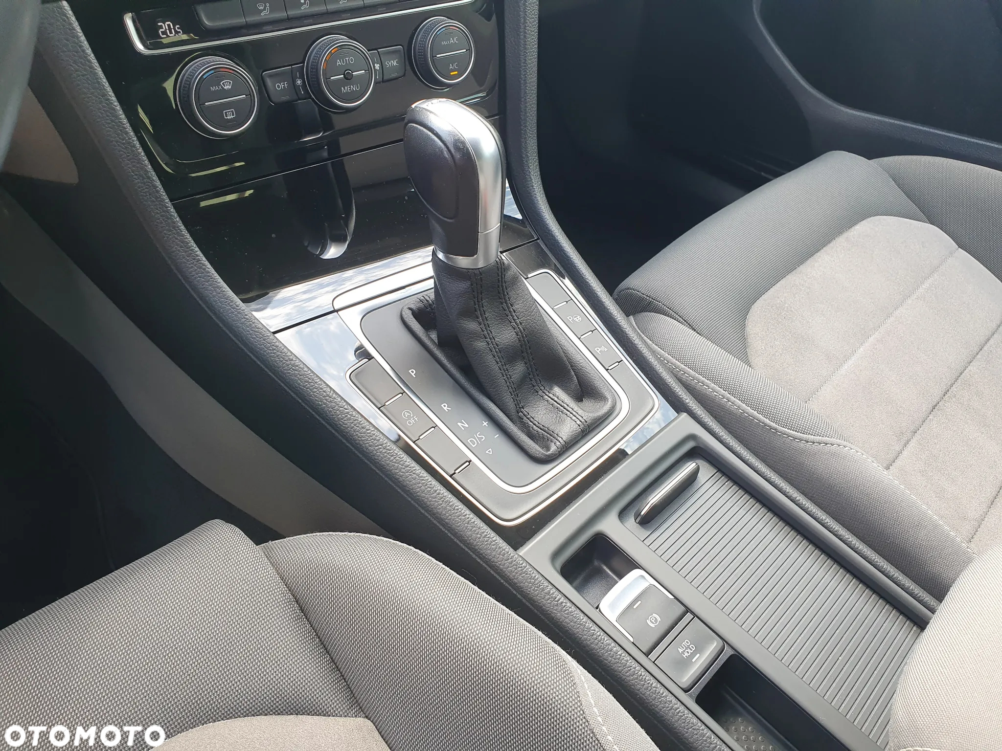 Volkswagen Golf 1.4 TSI BlueMotion Technology DSG Highline - 22