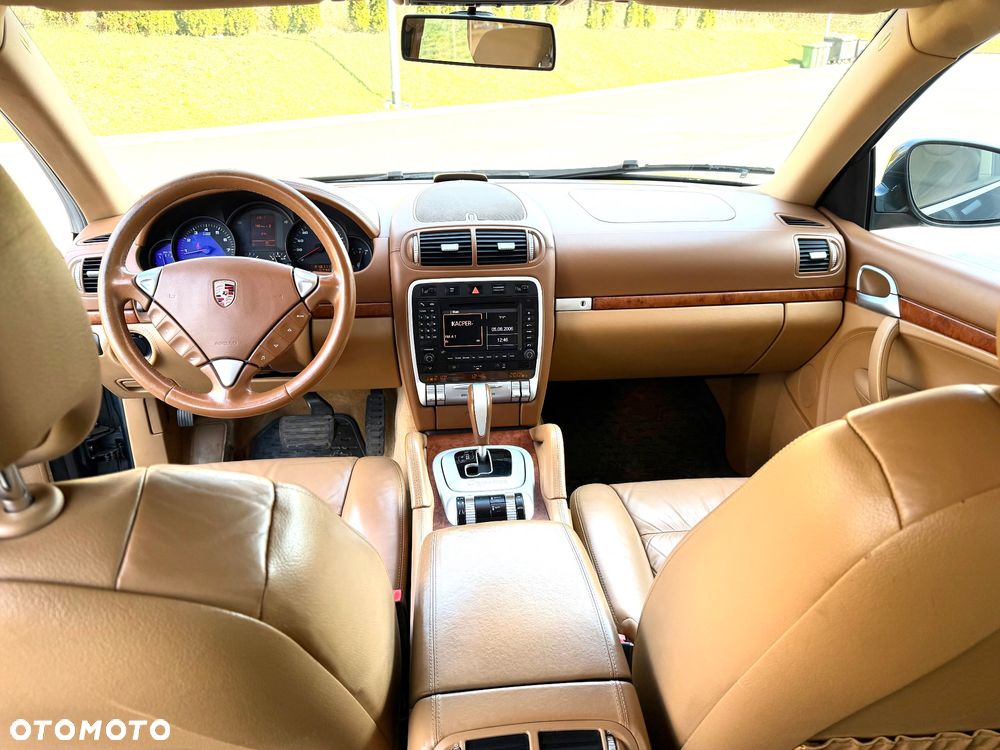 Porsche Cayenne - 6