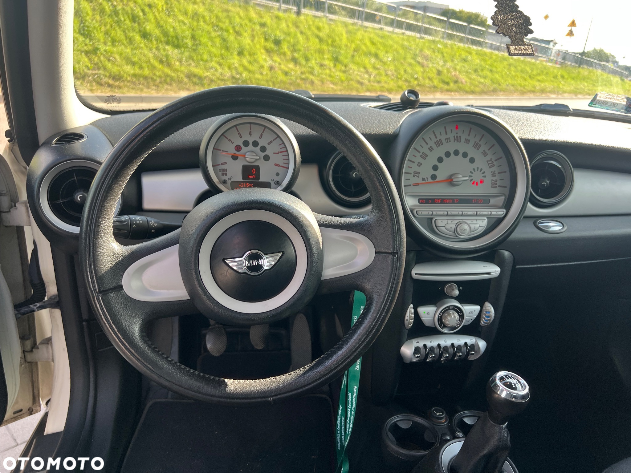 MINI Cooper Standard - 16