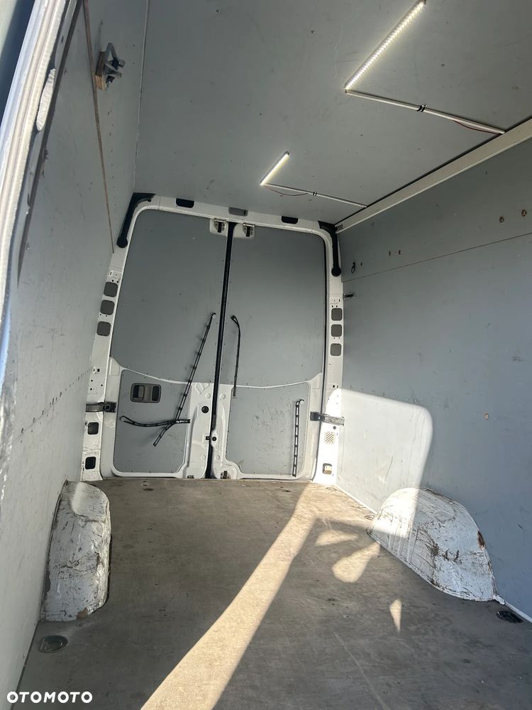 Mercedes-Benz Sprinter - 9