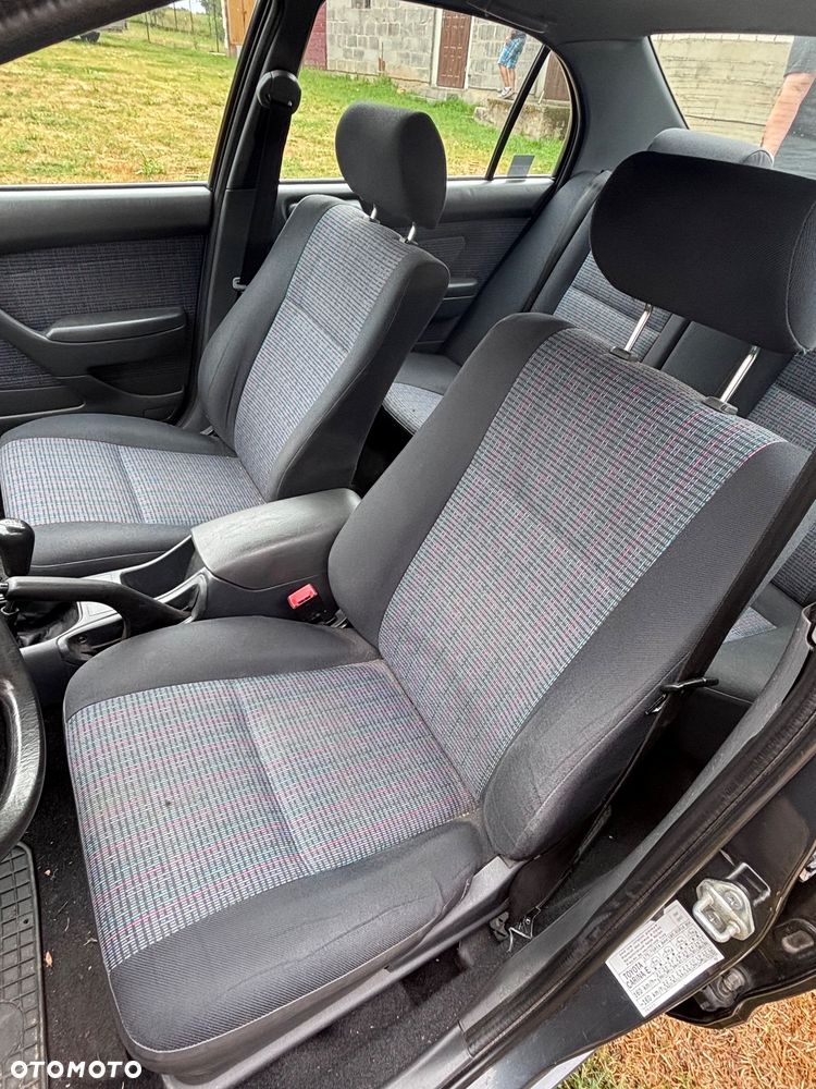 Toyota Carina 1.6 XLi - 13
