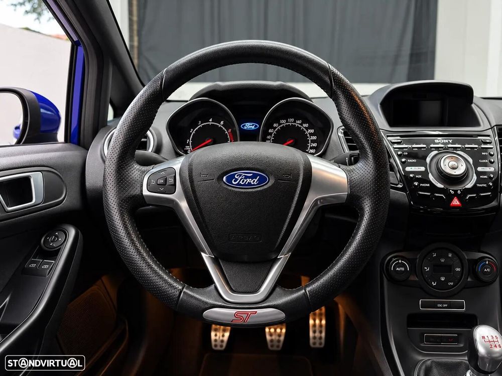 Ford Fiesta 1.6 EcoBoost c/ Pack Pele Desportiva ST - 17