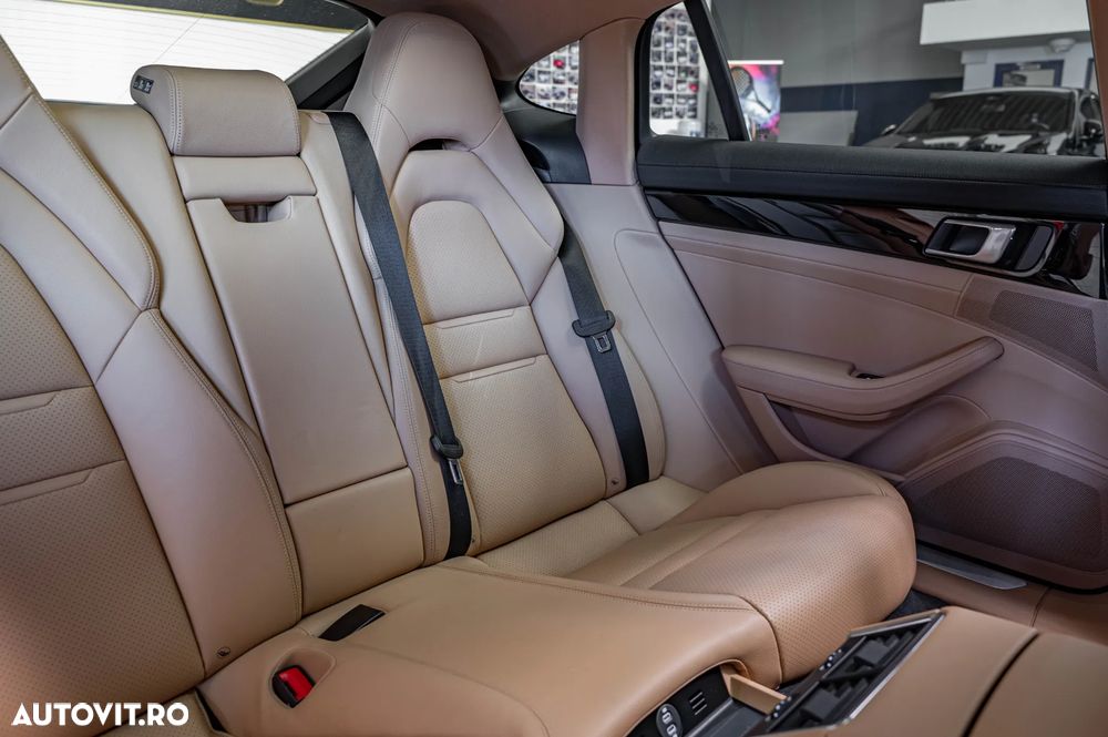 Porsche Panamera 4 E-Hybrid - 33