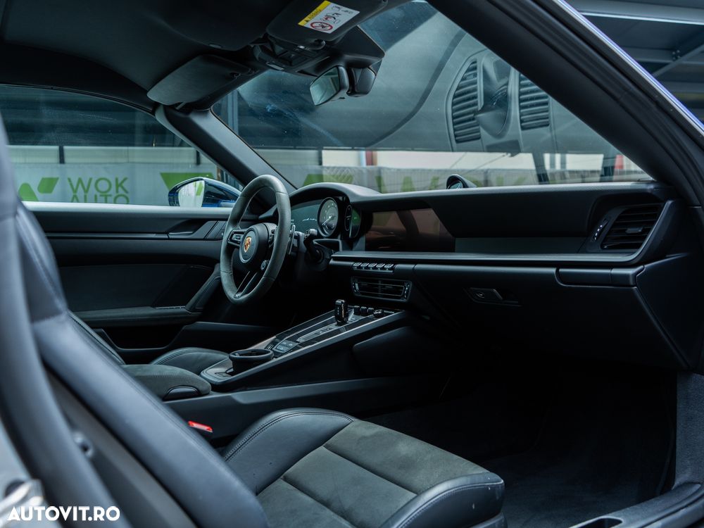 Porsche 911 4 GTS PDK - 33