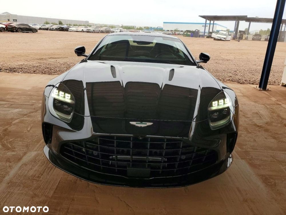 Aston Martin Vantage - 2