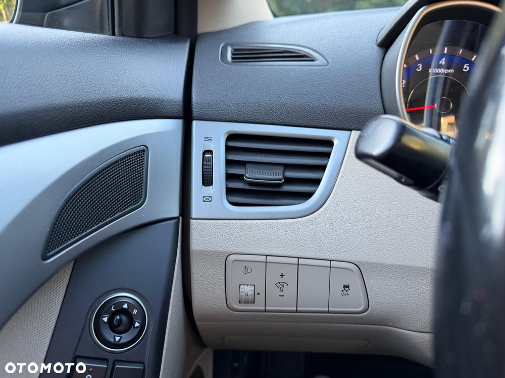 Hyundai Elantra 1.6 Comfort - 25