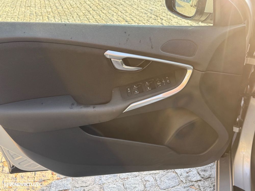 Volvo V40 2.0 D2 Momentum Geartronic - 6