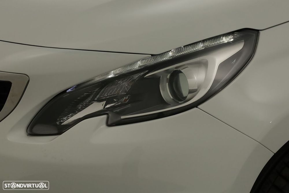 Peugeot 2008 1.2 PureTech Allure - 6