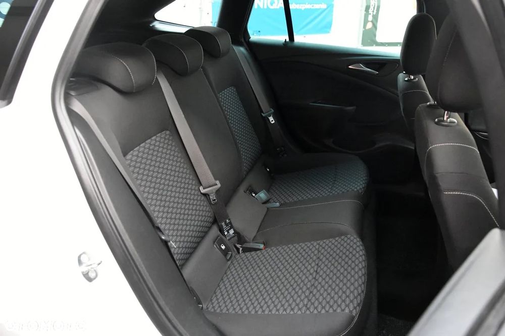 Opel Astra 1.4 Turbo Innovation - 24