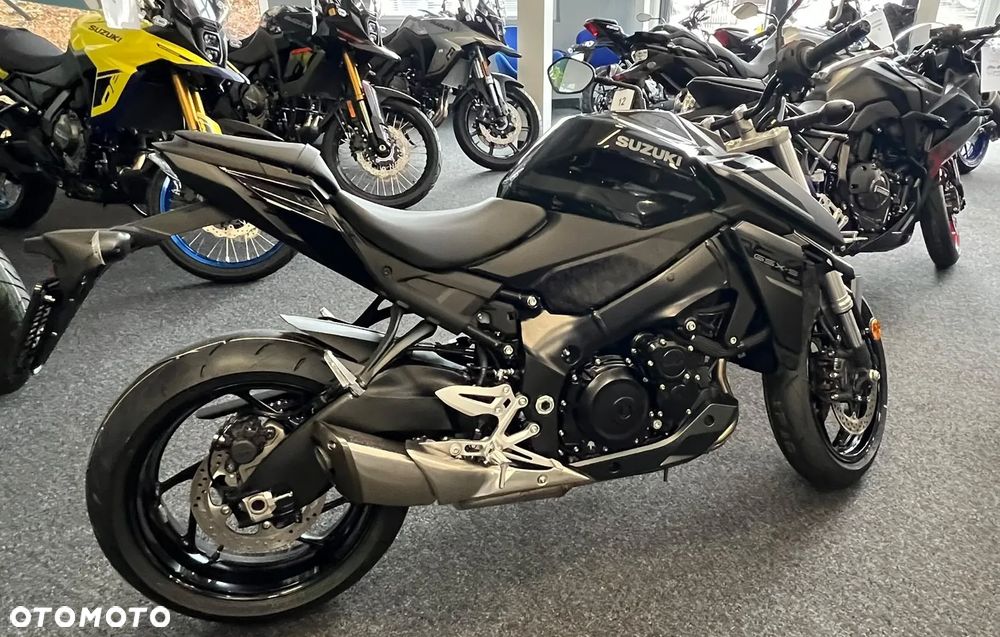 Suzuki GSX - 18