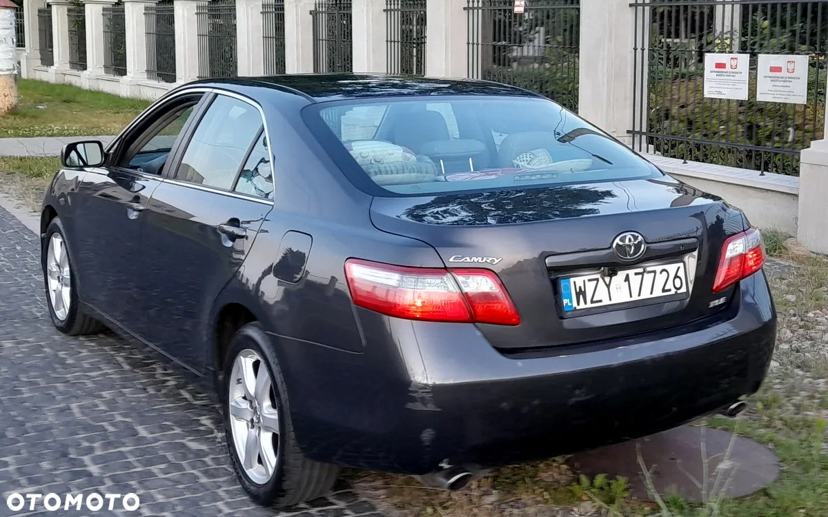 Toyota Camry 3.5 V6 SE - 2