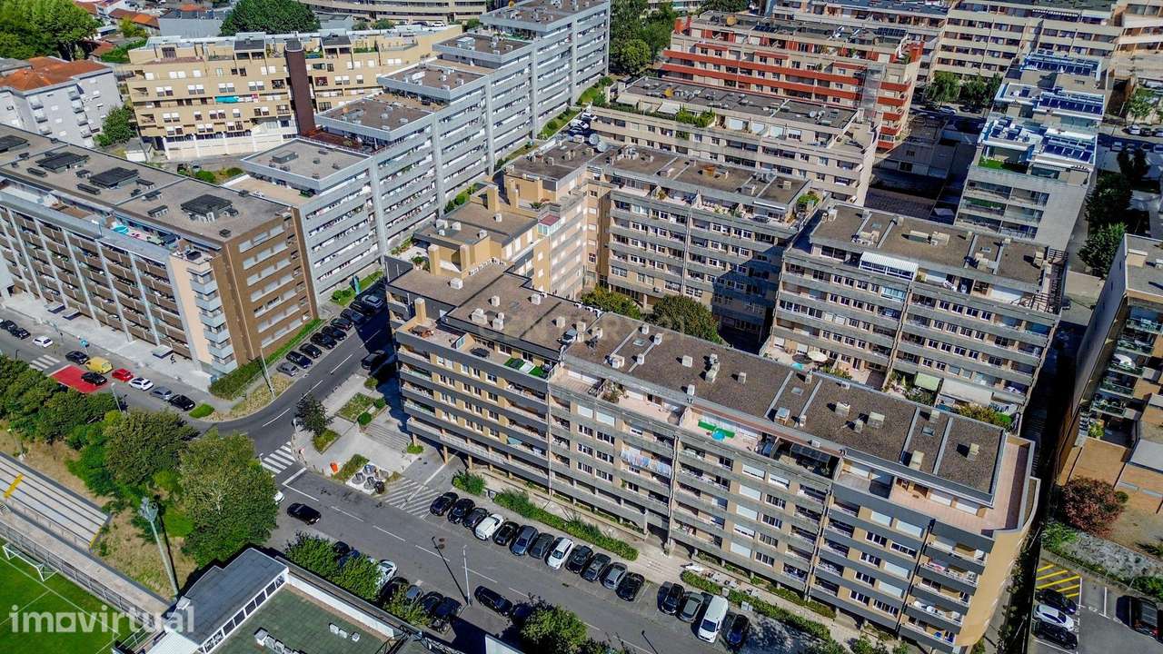 T2 Renovado na Costa em Guimarães com Vista para Penha e Garagem fecha - Grande imagem: 2/39