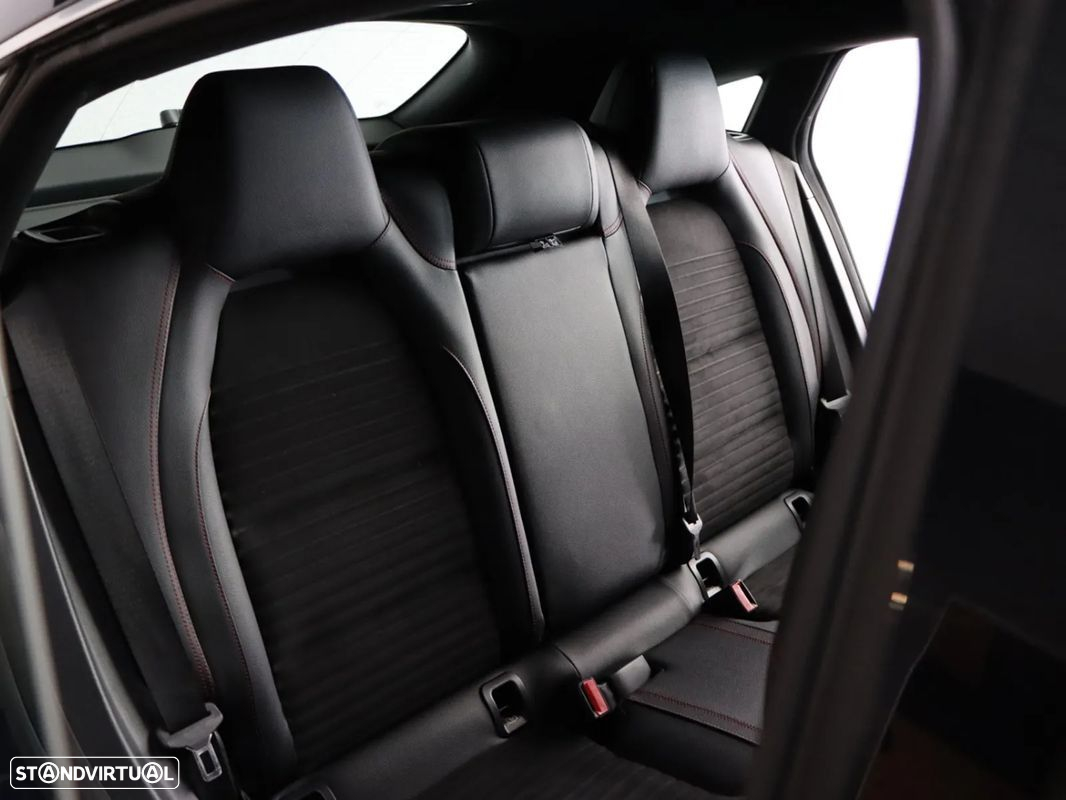 Mercedes-Benz CLA 180 d Shooting Brake AMG Line Aut. - 32