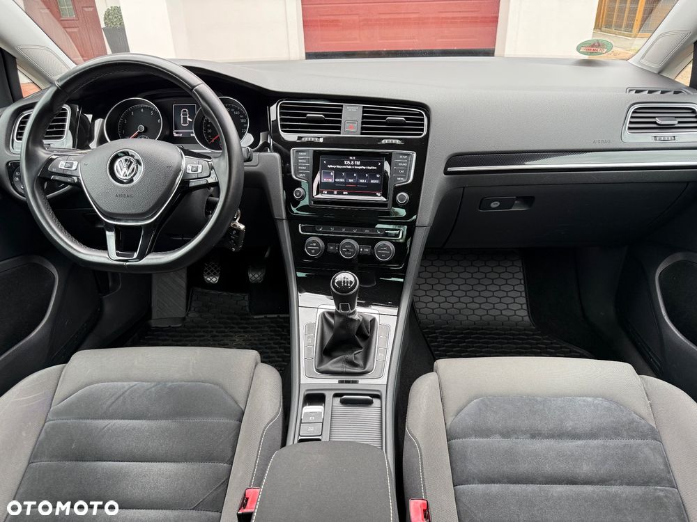 Volkswagen Golf - 16