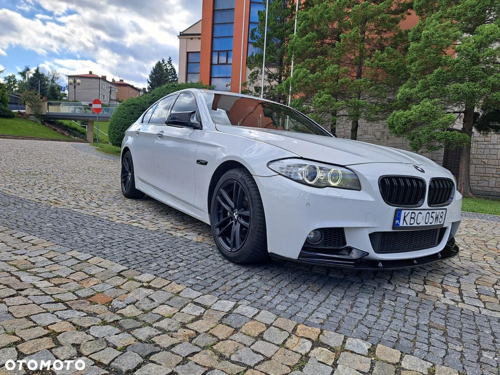 BMW Seria 5 528i xDrive - 14